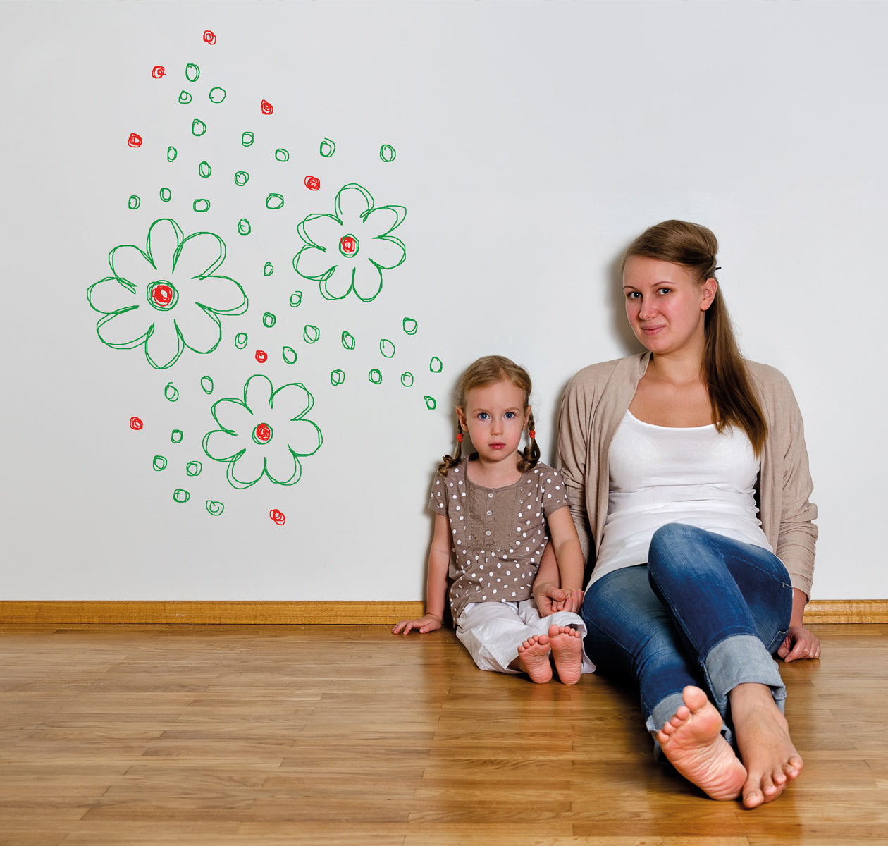 SketchPaint Whiteboard Paint flowers on a wall